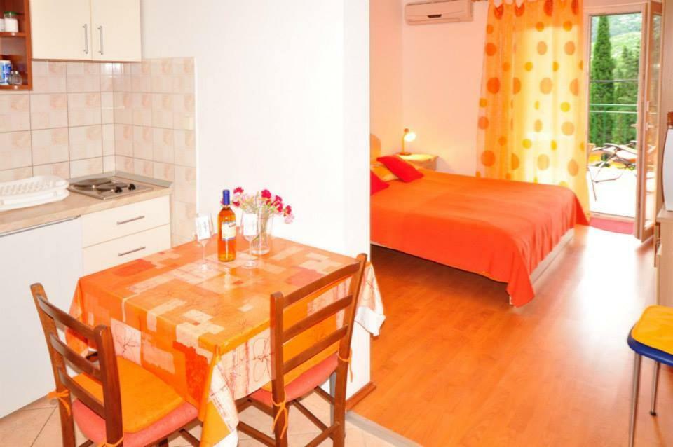 Apartments Franic Плоче Екстер'єр фото